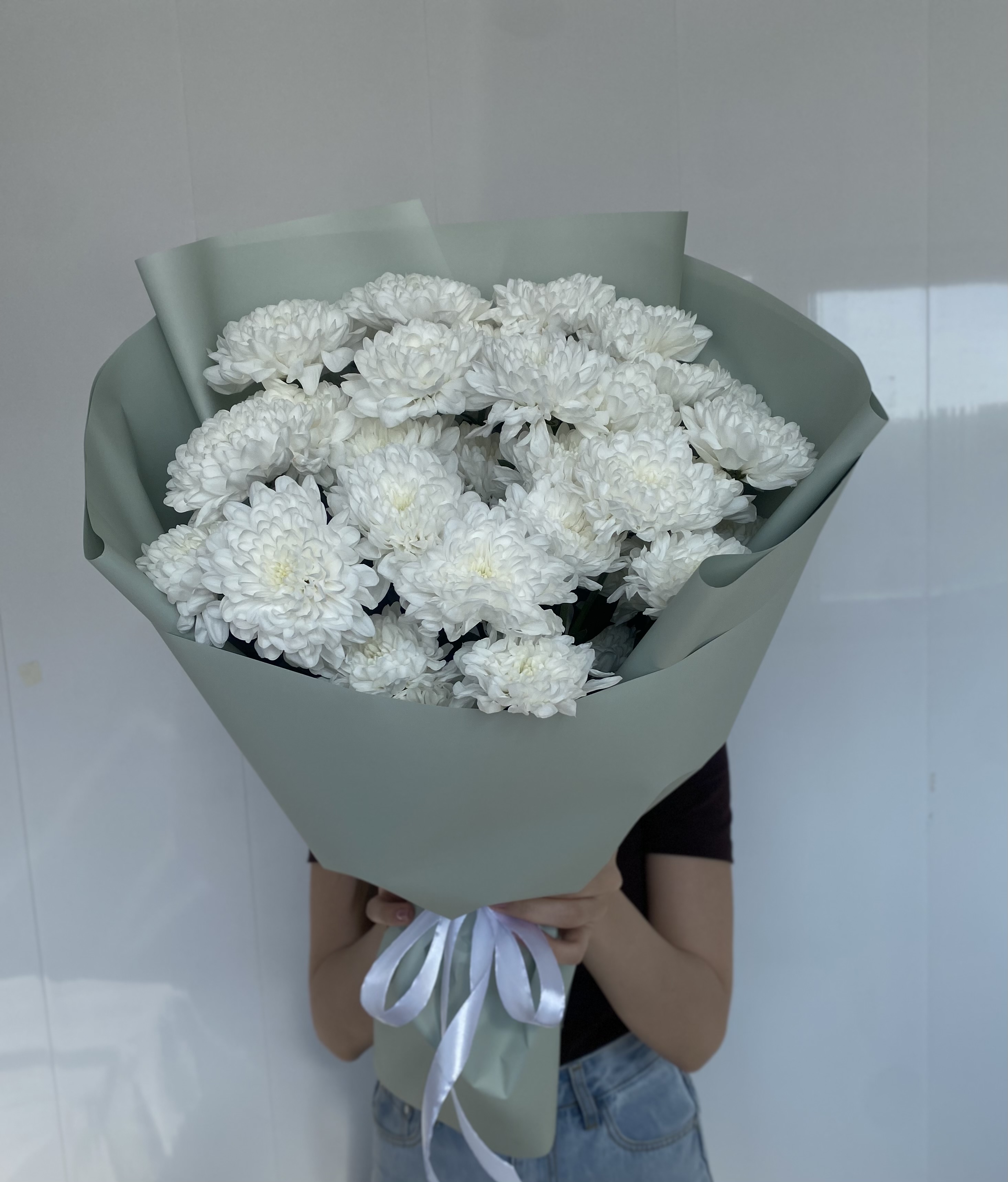 7 пышных хризантем